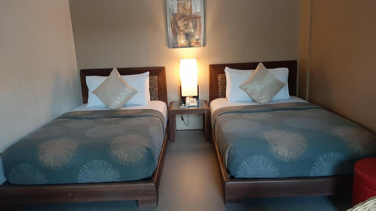 Urban Sands Hotel Iloilo Екстер'єр фото