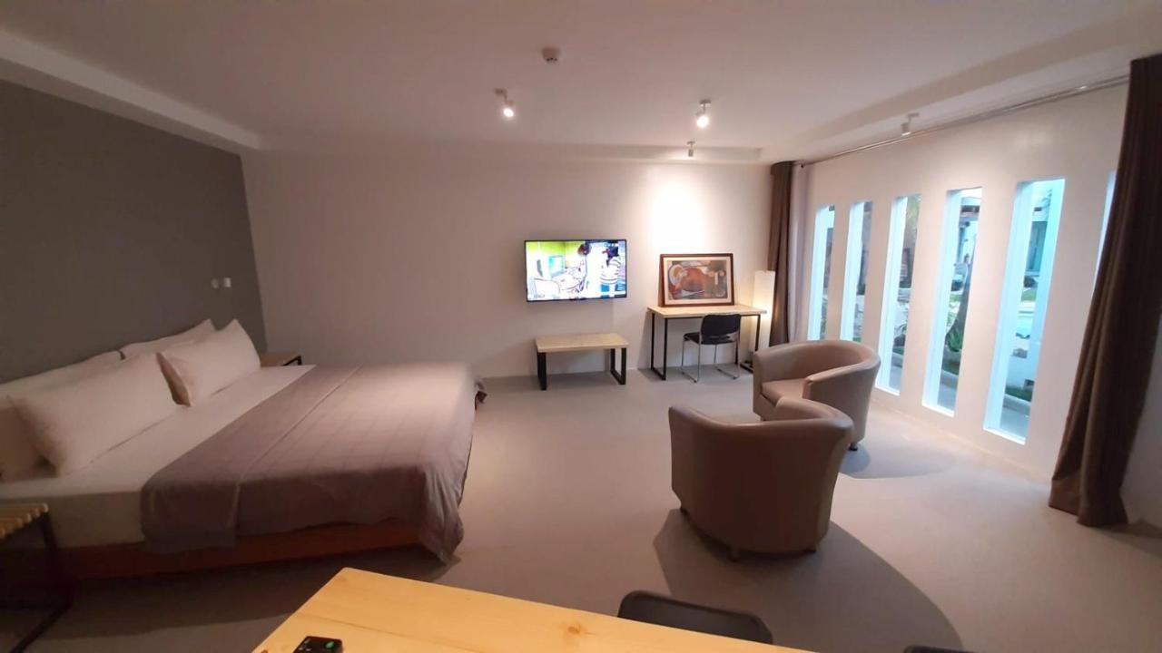 Urban Sands Hotel Iloilo Екстер'єр фото