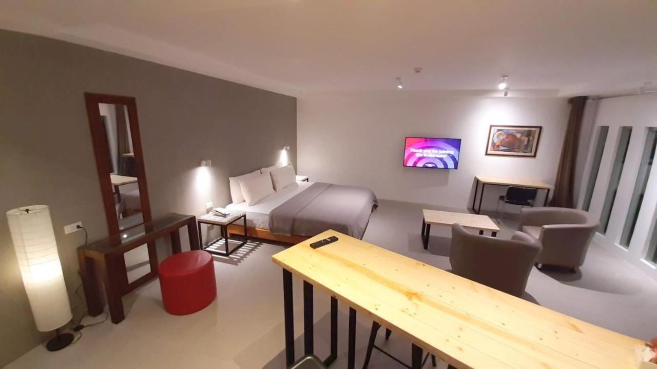 Urban Sands Hotel Iloilo Екстер'єр фото