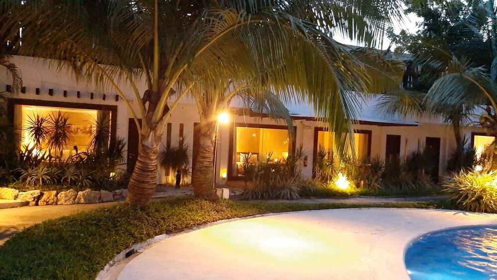 Urban Sands Hotel Iloilo Екстер'єр фото